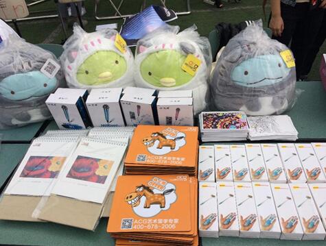 学生节来啦！国高“摊位”前集体艺术创作