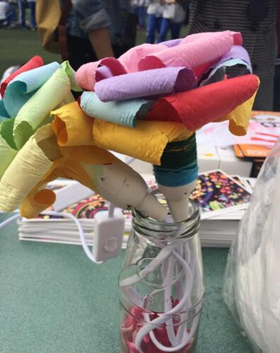 学生节来啦！国高“摊位”前集体艺术创作