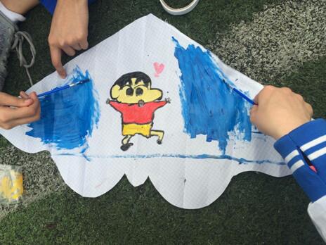 学生节来啦！国高“摊位”前集体艺术创作