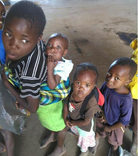 给非洲儿童的节日礼物——津巴布韦“爱心午餐1250行动”