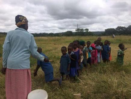 给非洲儿童的节日礼物——津巴布韦“爱心午餐1250行动”