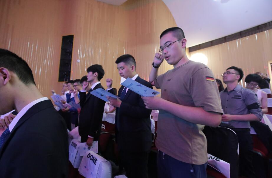 一起开始的旅程 不说再见-成都七中国际部2017届毕业典礼回顾