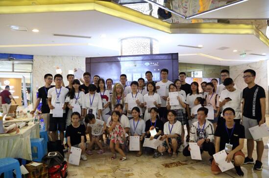 电视台报道，市民纷纷点赞，我校学子用行动证明“爱心无国界”——津巴布韦1250义卖活动纪实