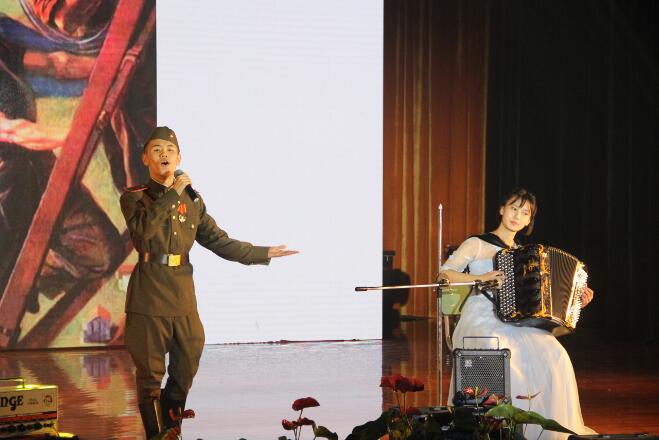 中西结合狂欢趴！国际部的圣诞晚会如此嗨！