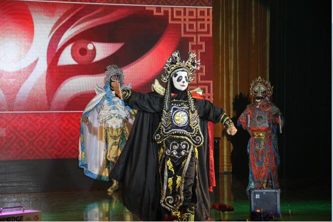 中西结合狂欢趴！国际部的圣诞晚会如此嗨！