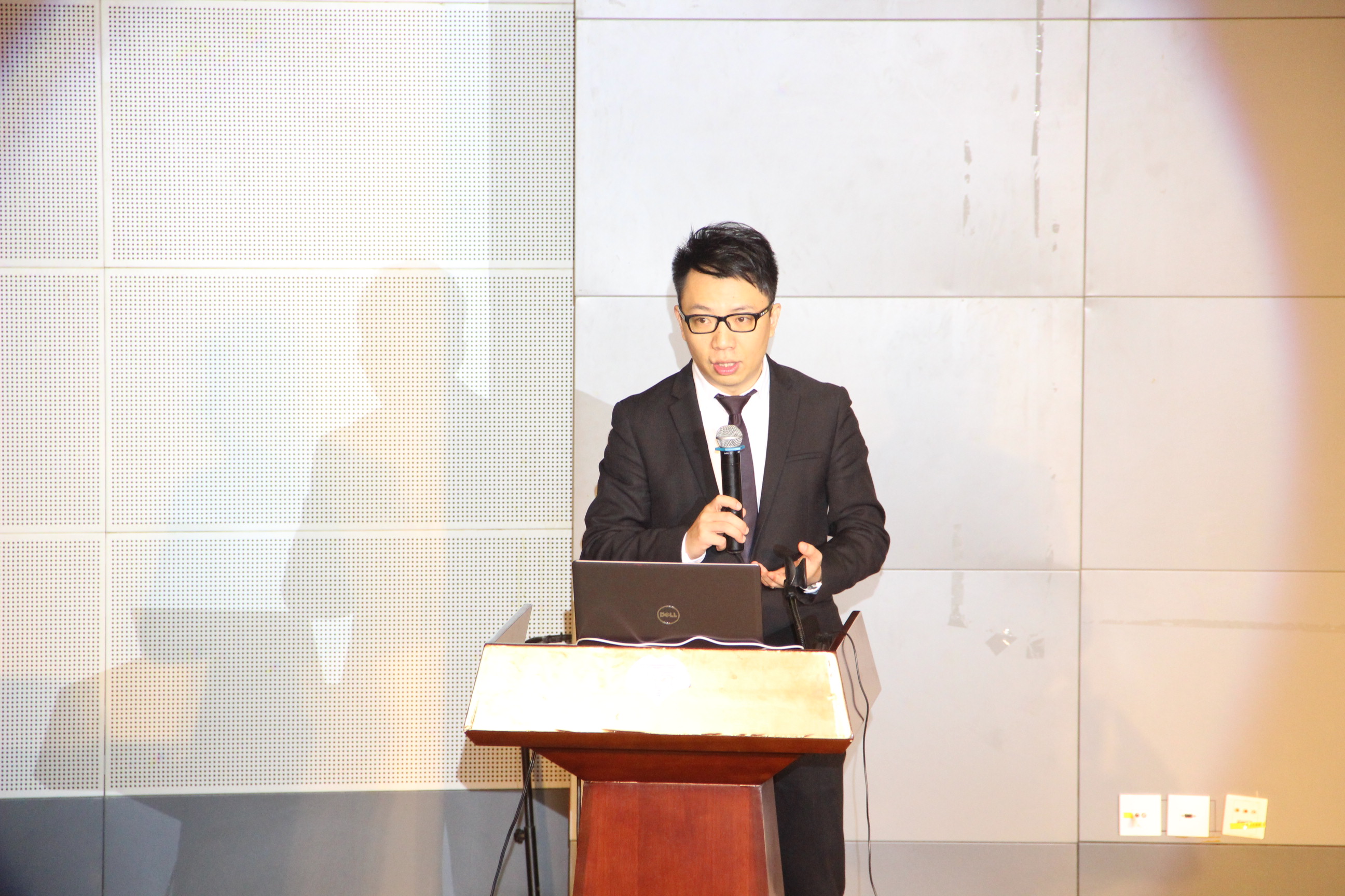 最棒的圣诞礼物，是来自国际部校友的倾心分享——【1224校友分享会回顾】