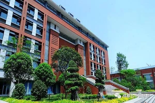 成都七中国际部第一个被加拿大艺术方向录取的学子，她是田真于