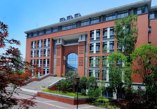 拿下全美第一的纽约视觉艺术学院插画专业Offer，这位“小魔女”是如何逆袭的？