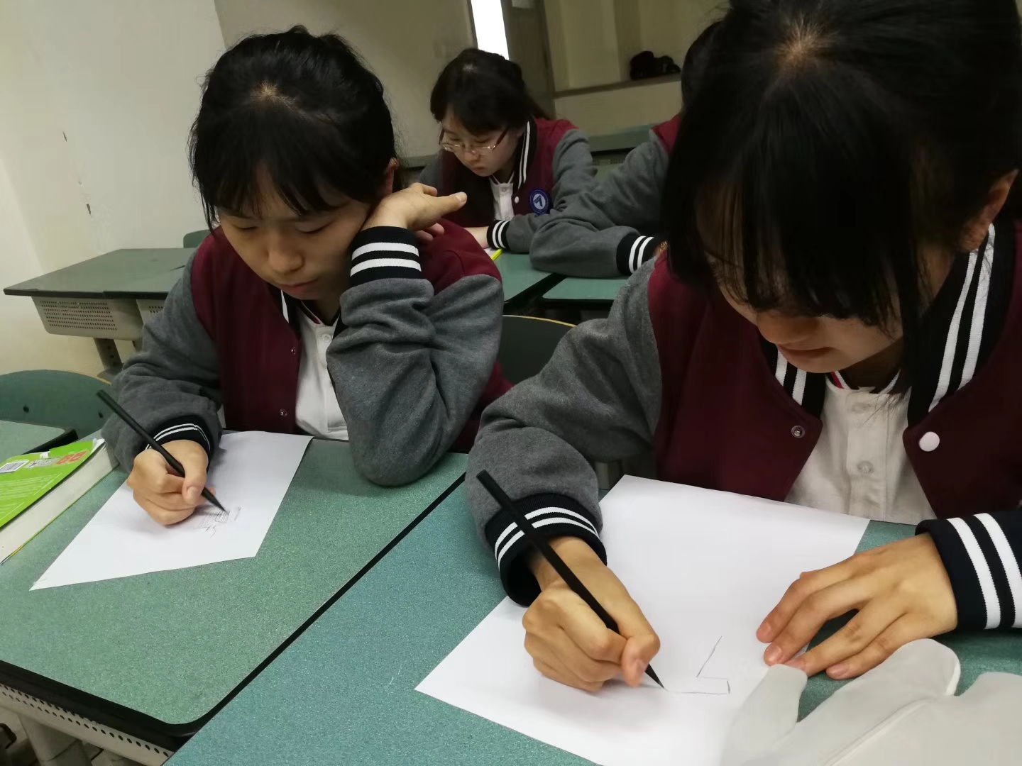 成都七中国际部 | 第一届校服设计大赛颁奖典礼即将来袭！