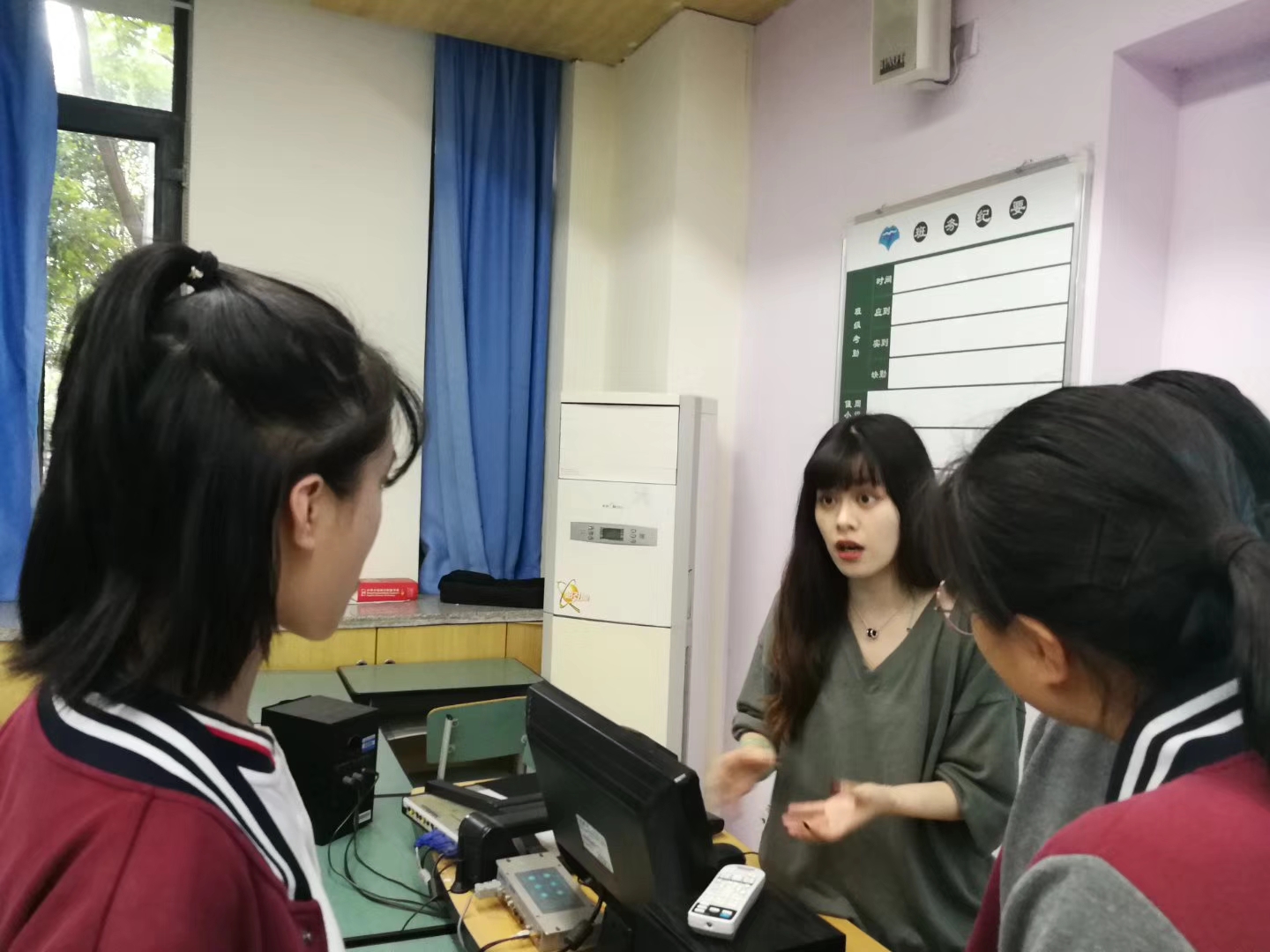 成都七中国际部 | 第一届校服设计大赛颁奖典礼即将来袭！