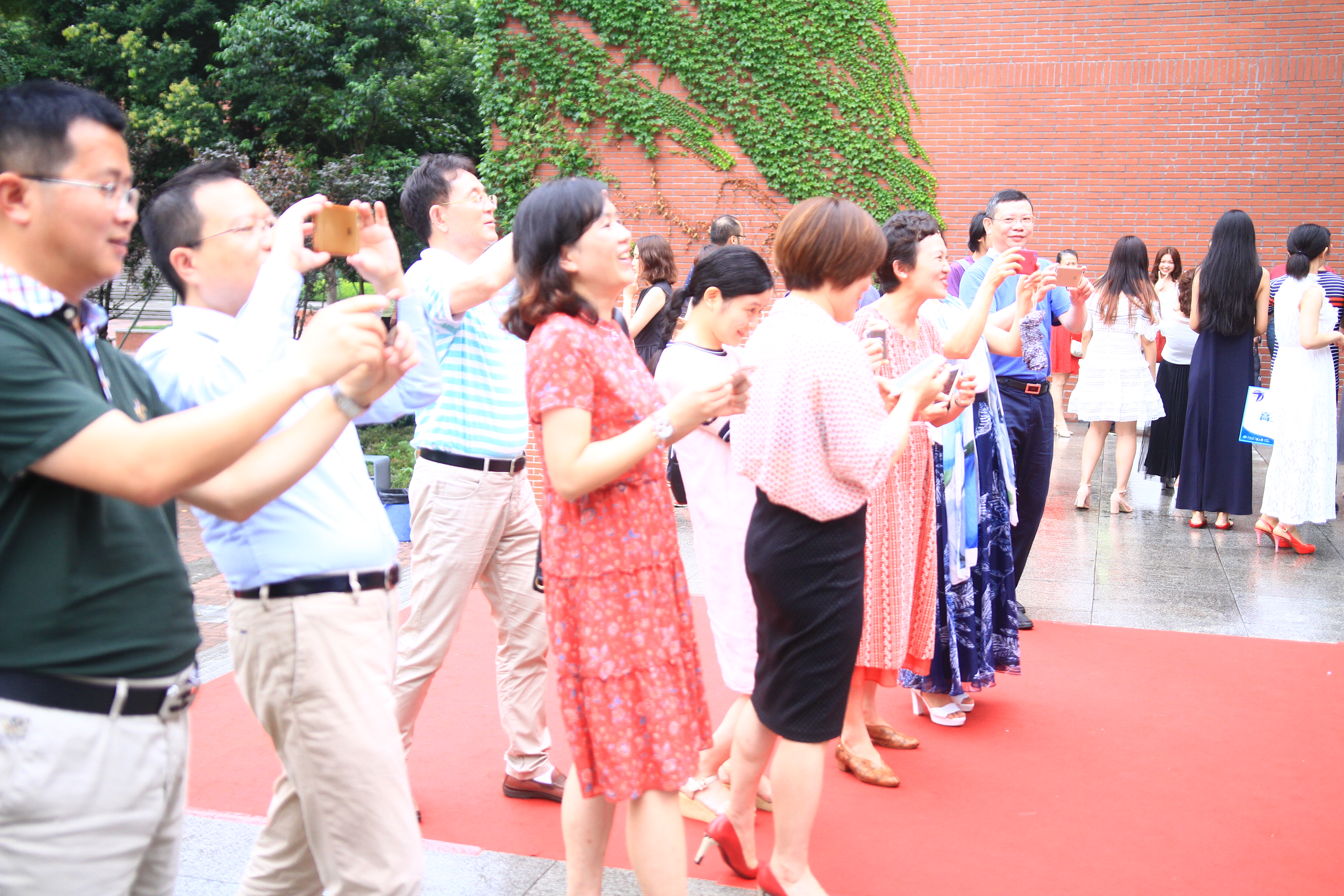 青春绽放，筑梦起航——成都七中国际部2018届毕业典礼圆满落幕！