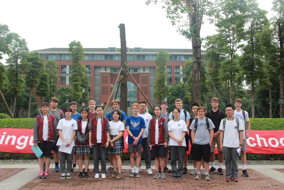 美国洛克赫斯特男校来访我校，体验国高校园生活，感受书法与川剧美丽